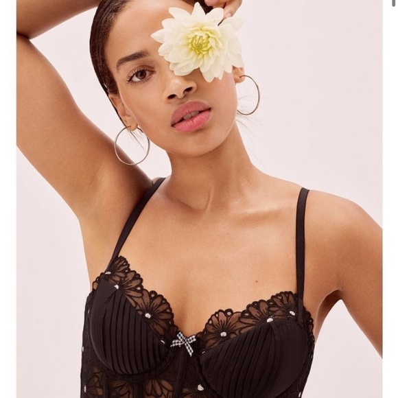 VS FOR LOVE & LEMONS
Lilou Embroidered Dress - Picture 6 of 10